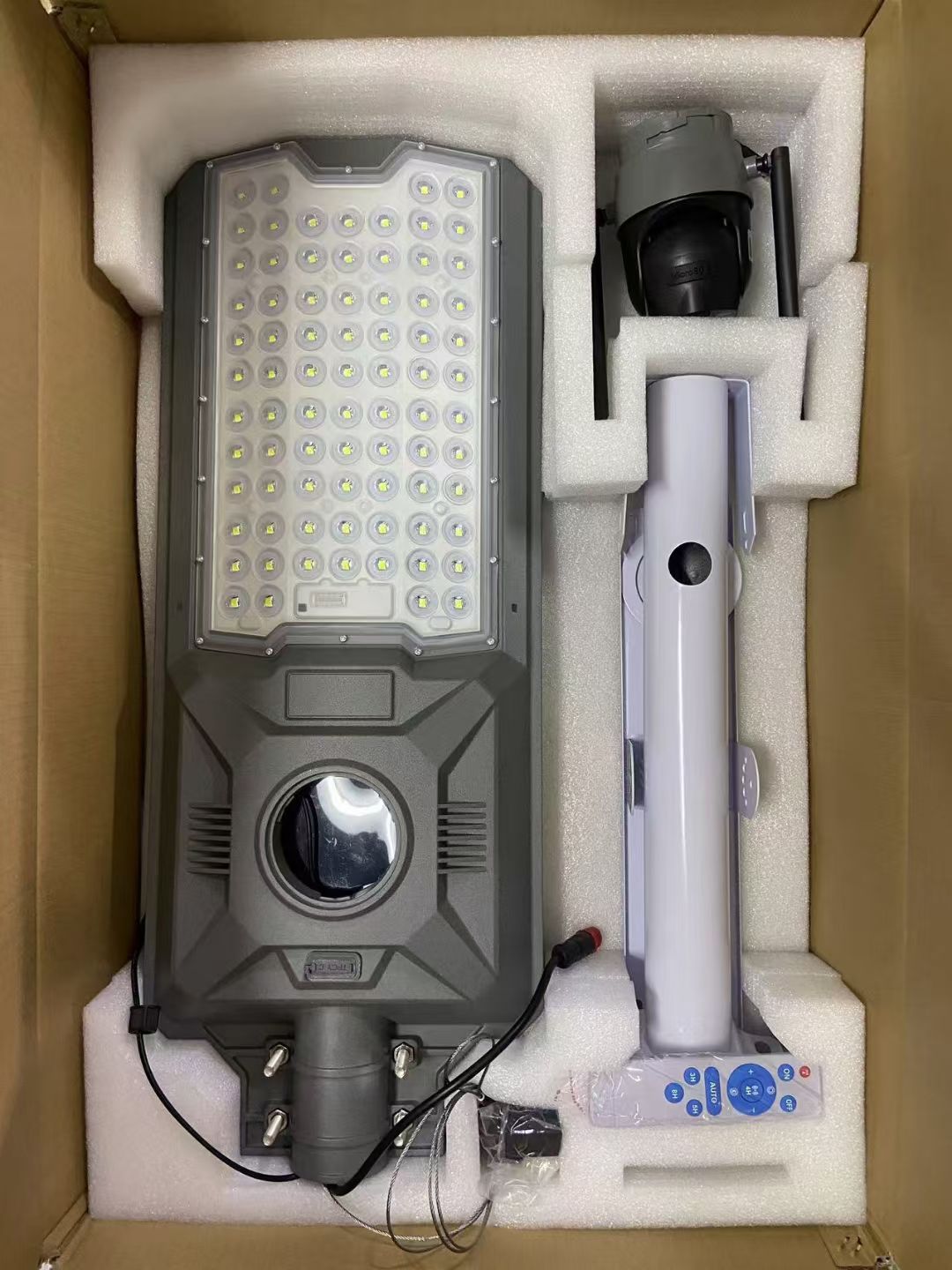 600-W-Solar-CCTV-Kamerasystem: 4-MP-Kugel, automatische Verfolgung, 340°-Schwenk, WLAN/4G, IP66