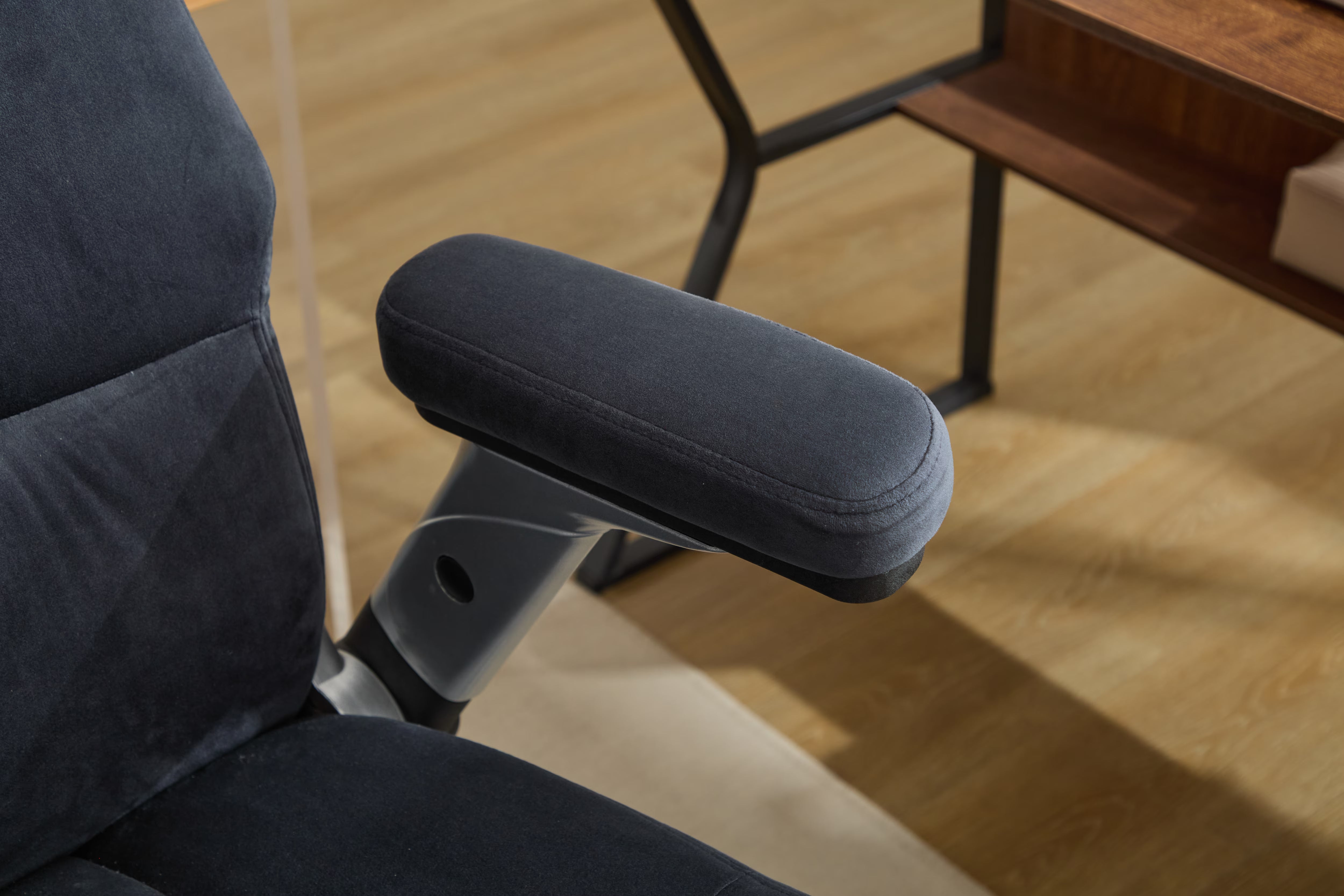 Executive Ergonomic Chair for Heavy People 500lbs - Adjustable Lumbar & Headrest, Flip-Up Arms, Extra Wide Seat (Big and Tall Office Chair)