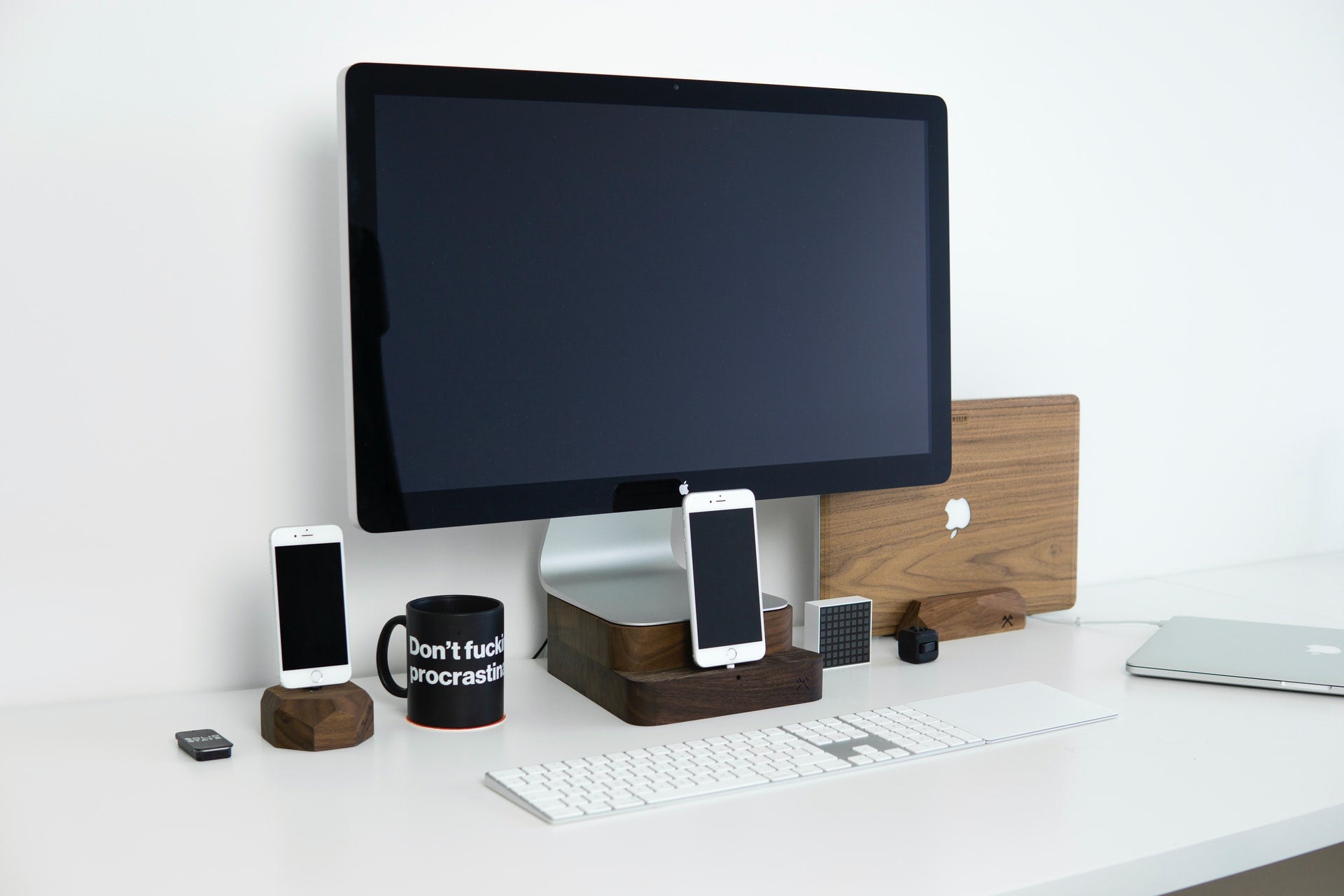 Why you need desk tablet mounts