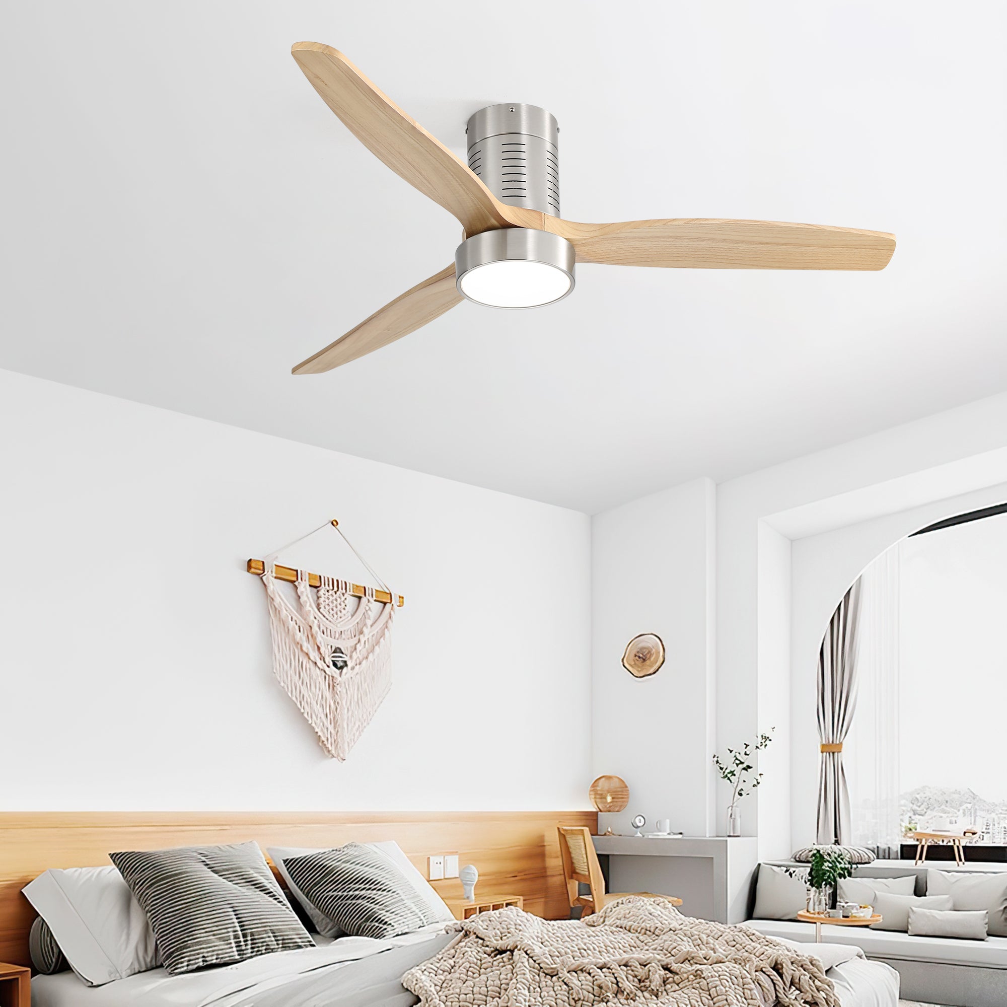 Ventilador de techo empotrado de 52 pulgadas con luz regulable, control remoto de 6 velocidades y 3 aspas de madera maciza.